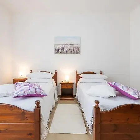 Rustic Charm 5 *